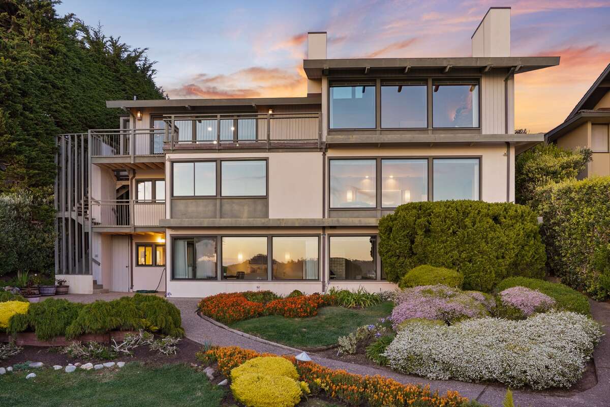La casa di Betty White Carmel, in California, è sul mercato per $ 7,95 milioni.