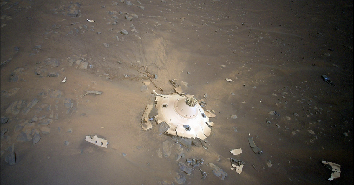 L'elicottero Mars rileva i detriti dall'atterraggio continuo