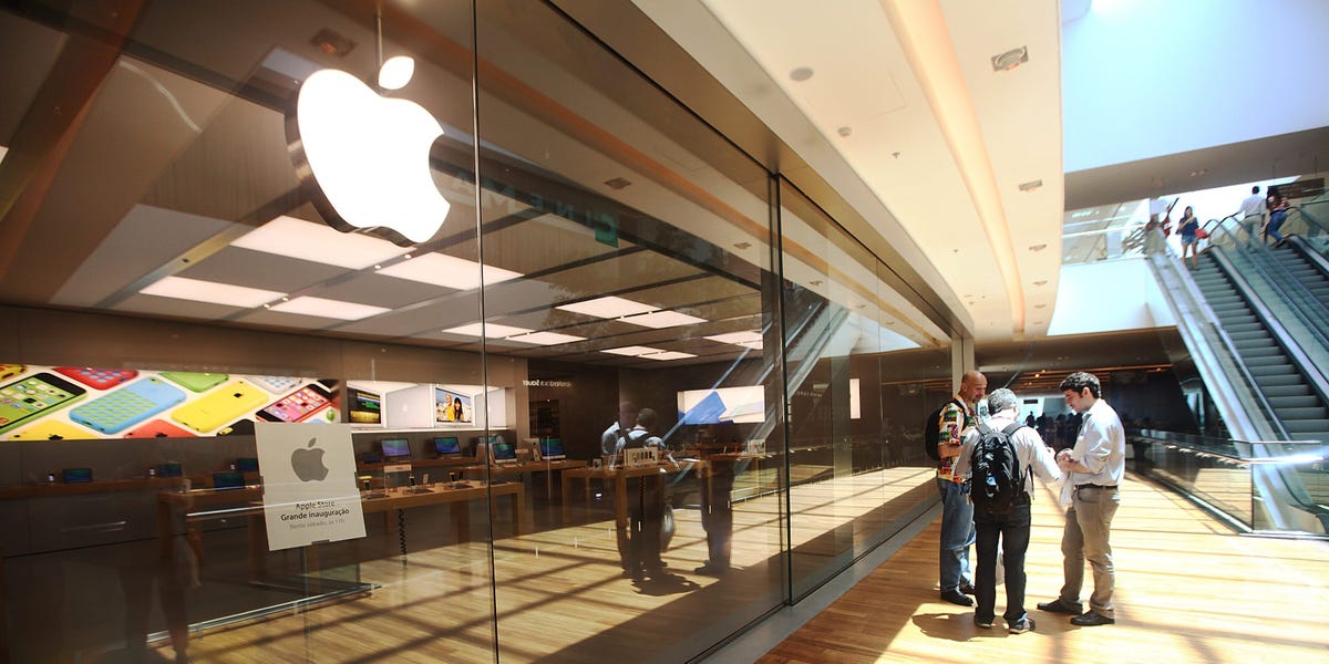 Apple deve pagare all'uomo più di $ 1.000 per non aver venduto il caricabatterie con l'iPhone