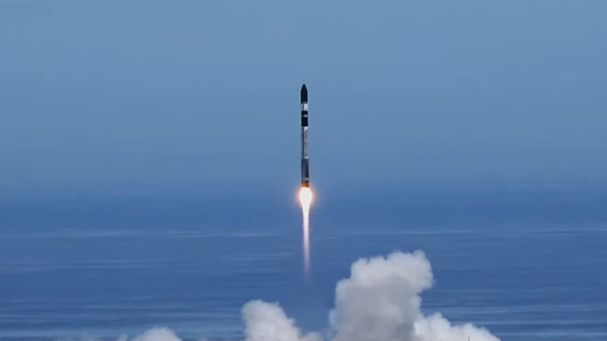 Guarda Rocket Lab lanciare oggi in orbita 2 satelliti BlackSky