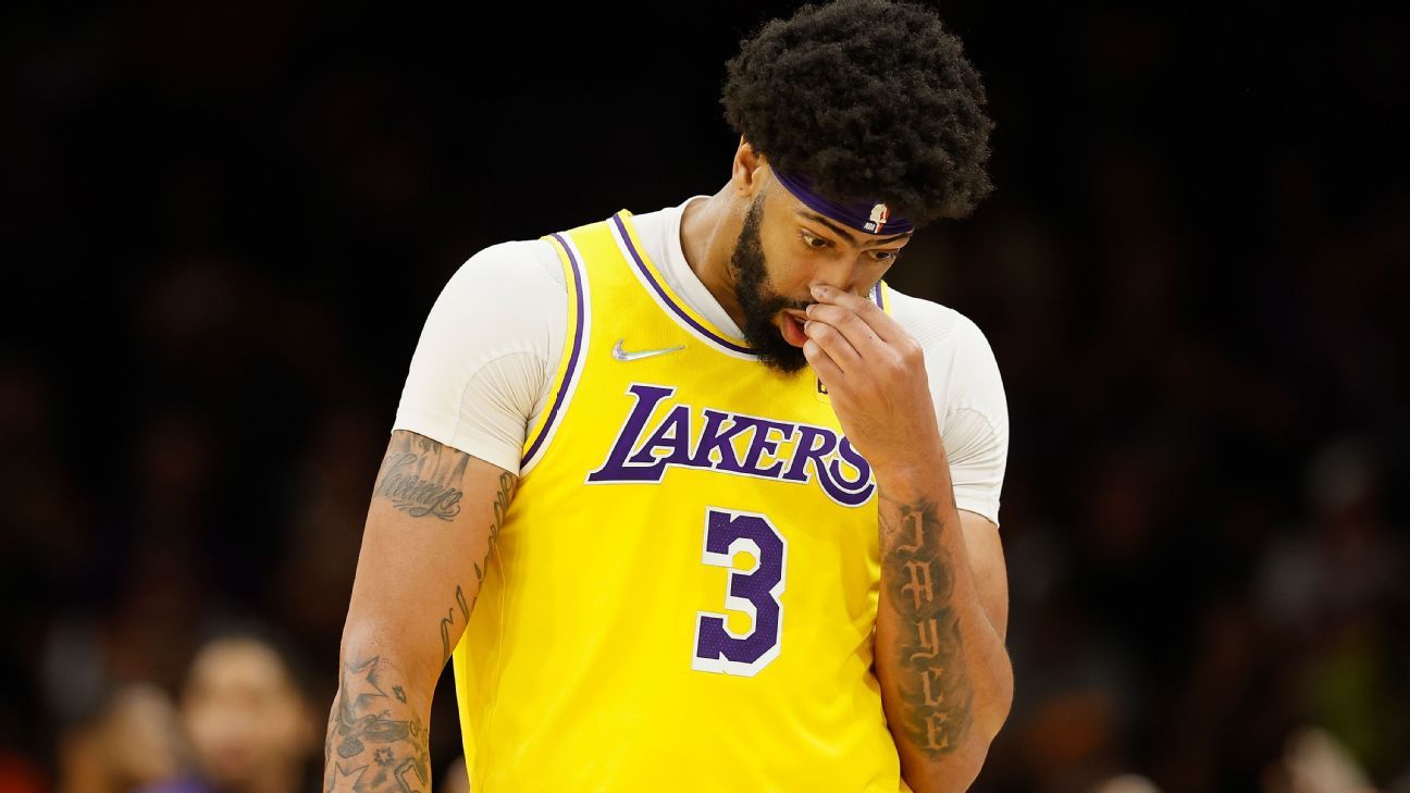 I Los Angeles Lakers sono stati eliminati dai play-off, perdendo contro i Phoenix Suns, con una vittoria per i San Antonio Spurs