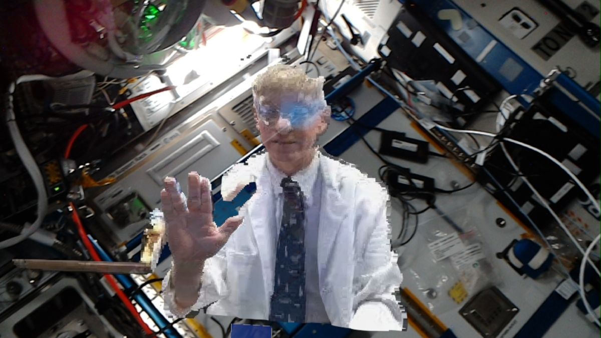 I medici dell'ologramma si sono diretti alla stazione spaziale per visitare gli astronauti