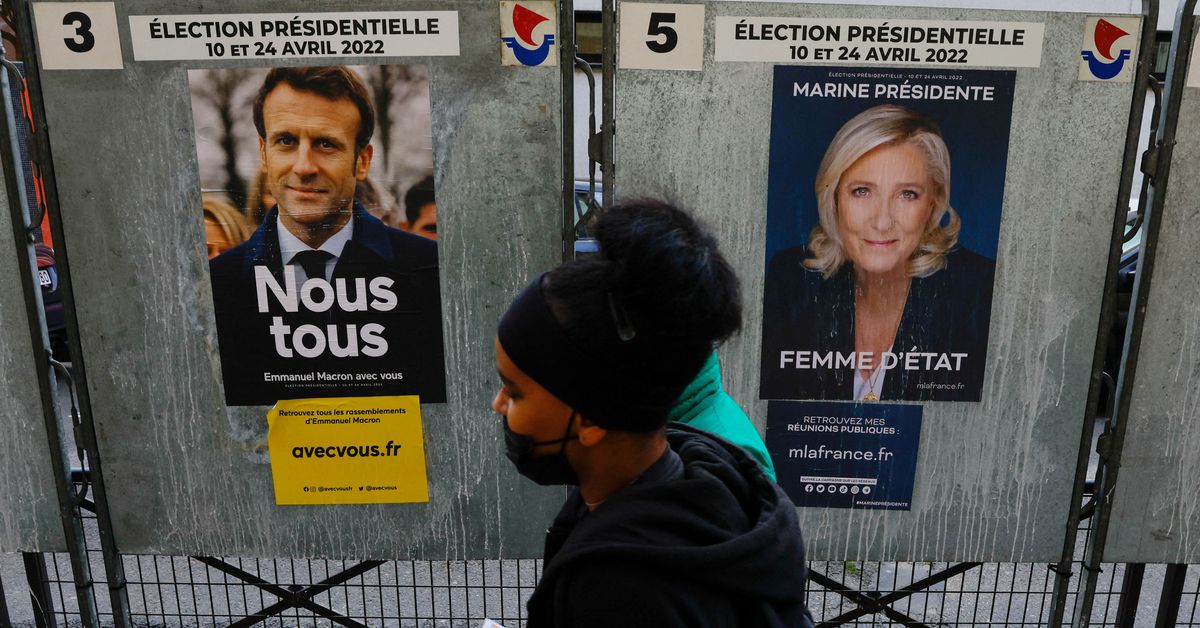 I presidenti francesi Macron e Le Pen si dirigono alla replica delle elezioni di Cliffhanger il 24 aprile