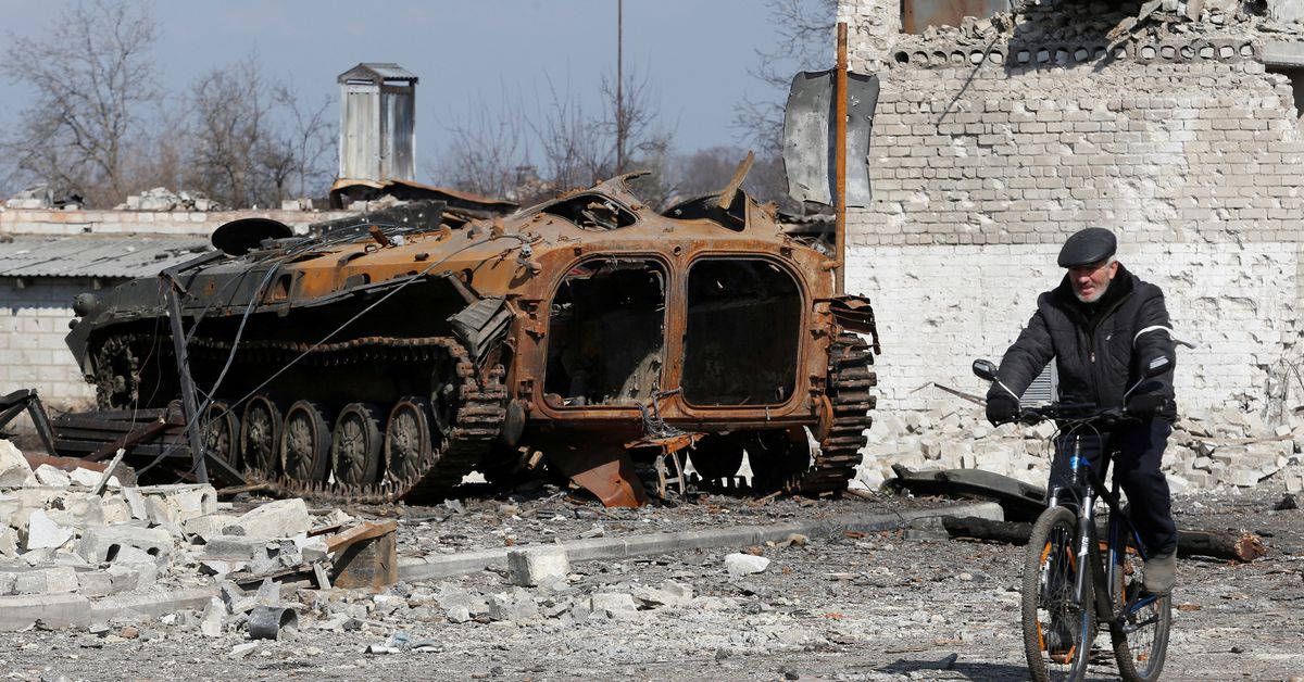 L'Ucraina dice che la "battaglia del Donbass" è iniziata e la Russia si sta precipitando verso est