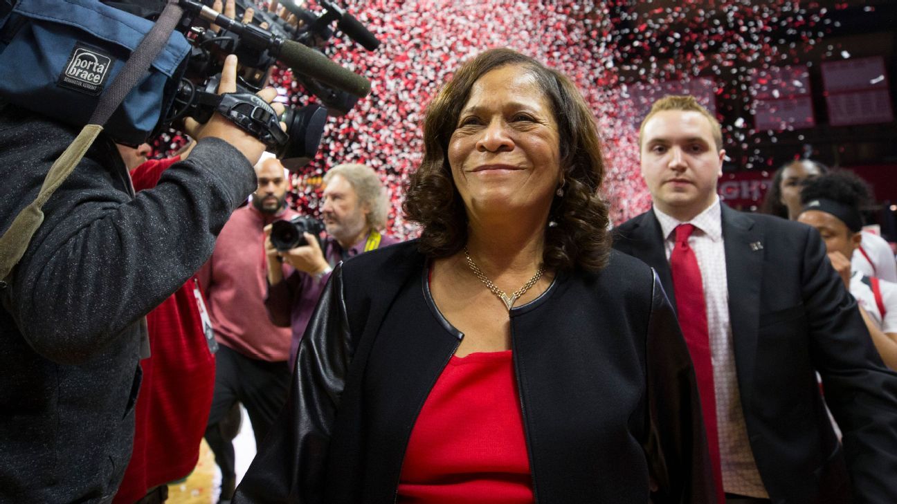L'allenatore di basket femminile della Rutgers Hall of Fame C-Vivien Stringer annuncia il suo ritiro dopo 50 stagioni