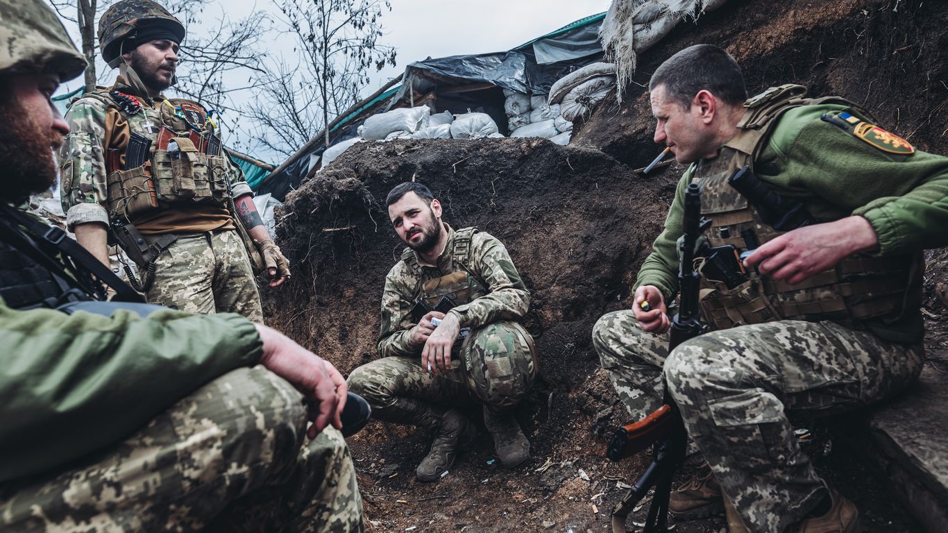 Russia e Ucraina stanno gareggiando per prepararsi a una battaglia decisiva nel Donbass