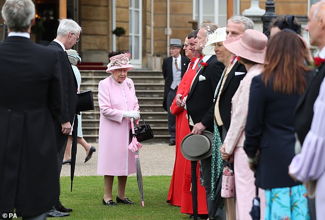 2019 - La regina partecipa a una festa in giardino a Buckingham Palace a Londra il 29 maggio 2019