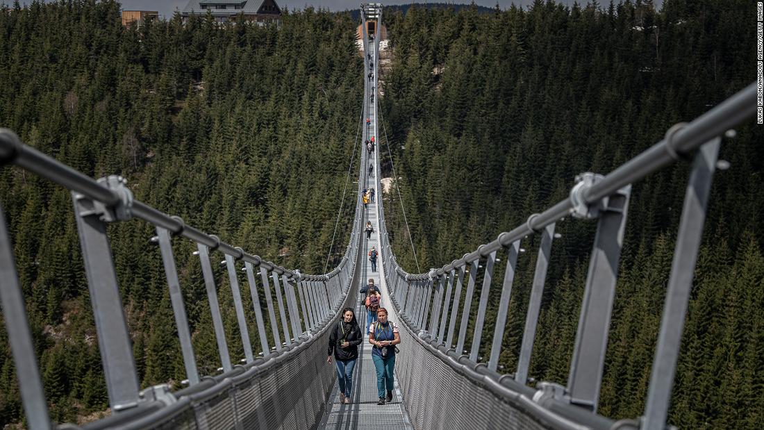 Nella Repubblica Ceca viene aperto il ponte sospeso pedonale più lungo del mondo