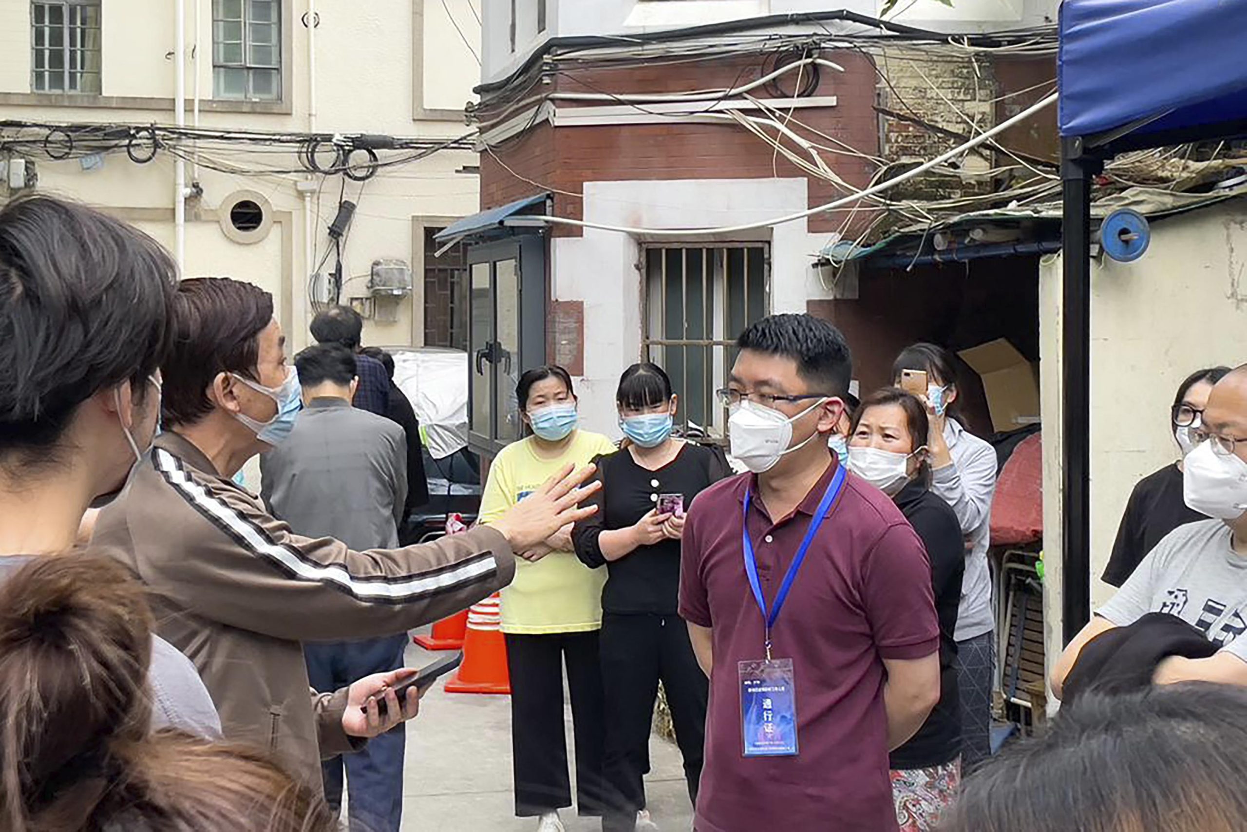 Blocco di Shanghai: i residenti chiedono il rilascio, alcuni lo ottengono