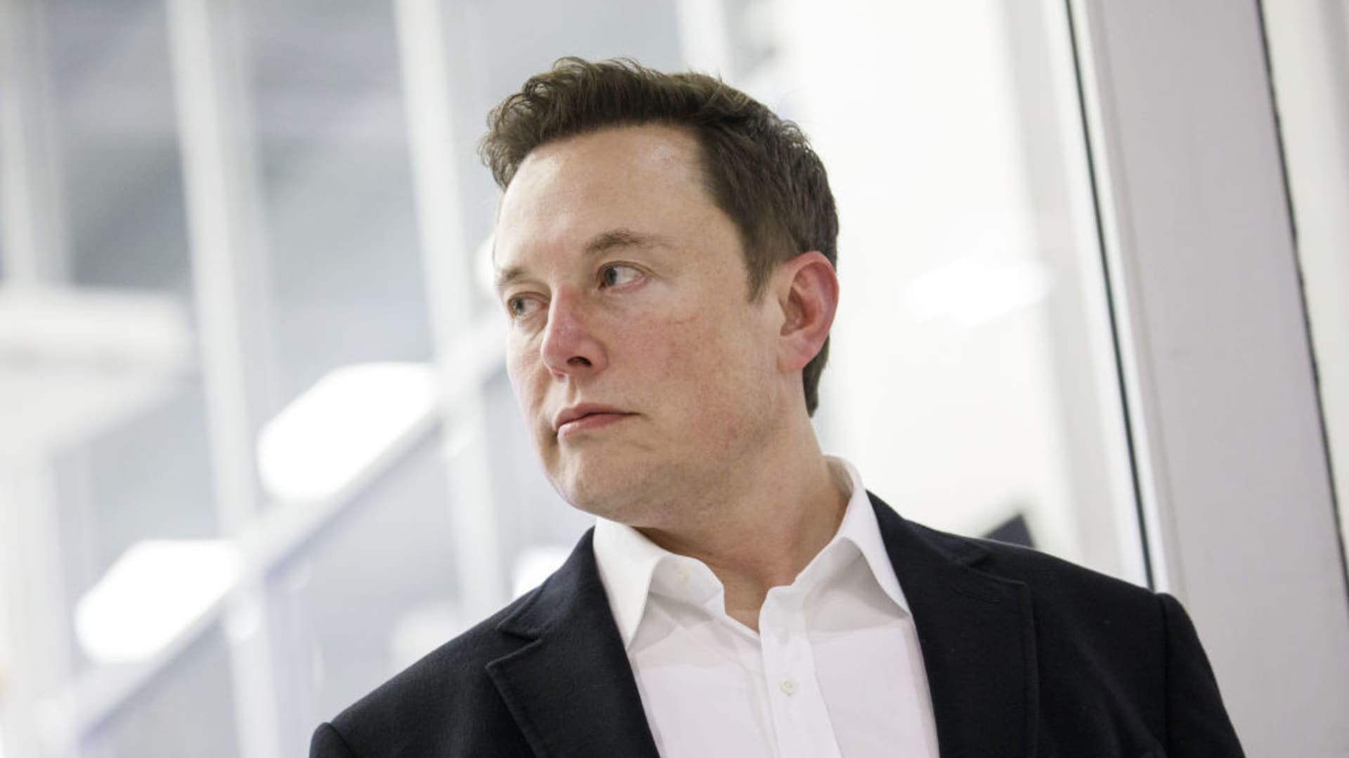 Elon Musk invita la SEC a valutare i numeri degli utenti di Twitter