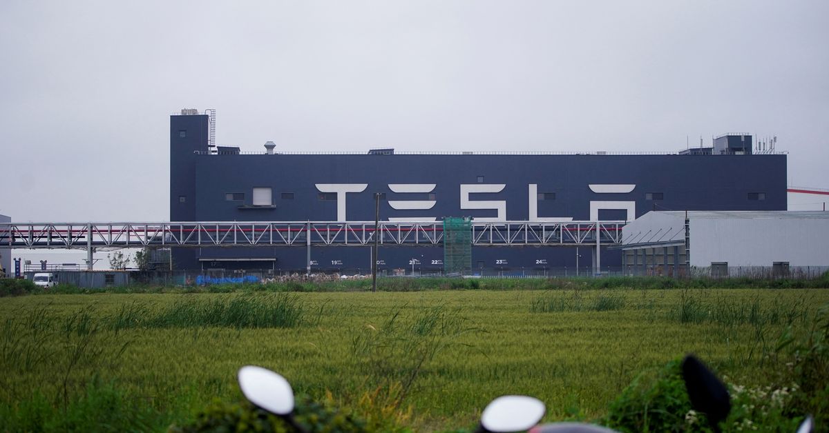 Tesla esporta le prime auto da Shanghai dalla riapertura della fabbrica