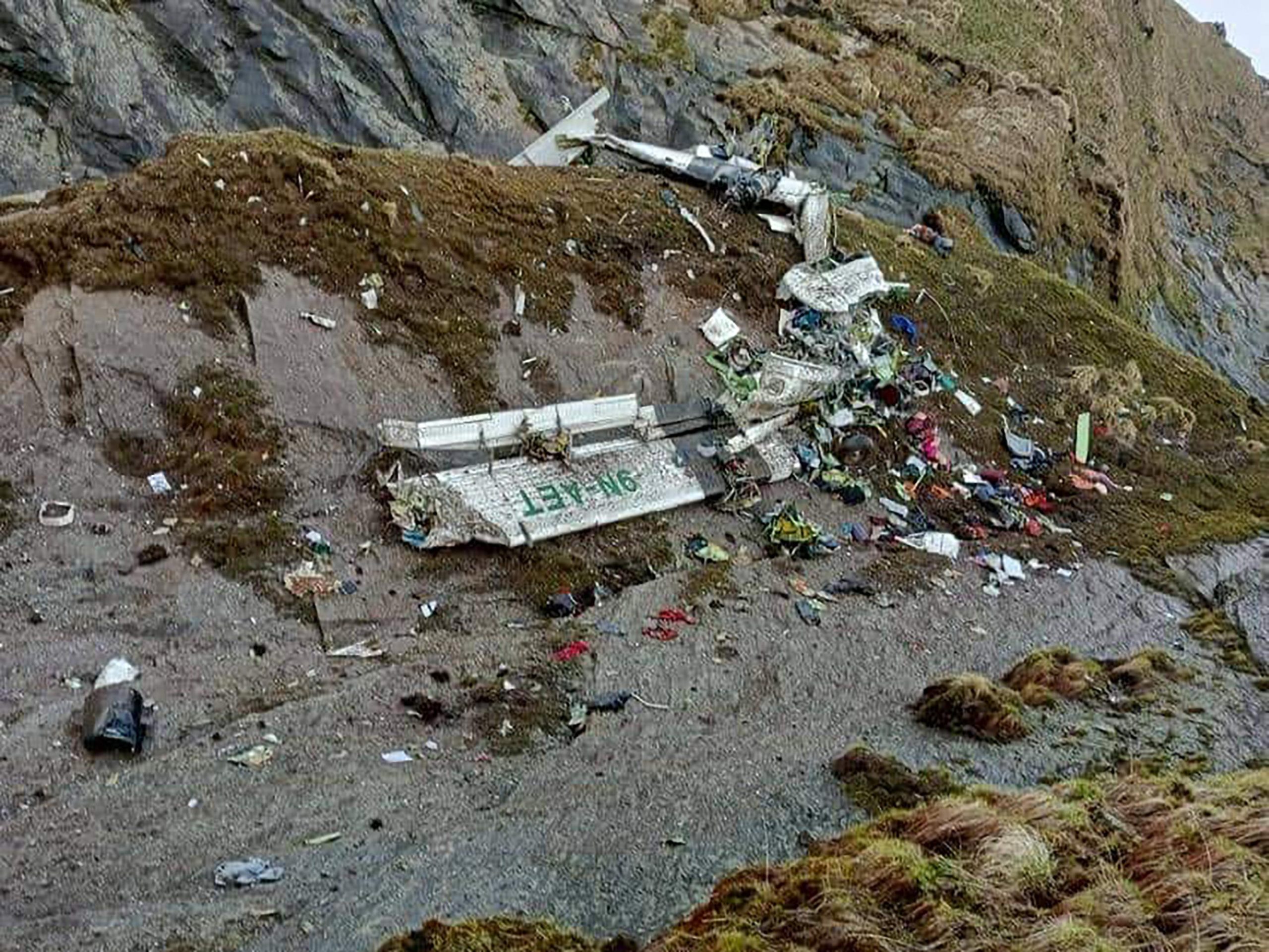 Trovati rottami di aerei nelle montagne del Nepal;  17 corpi recuperati