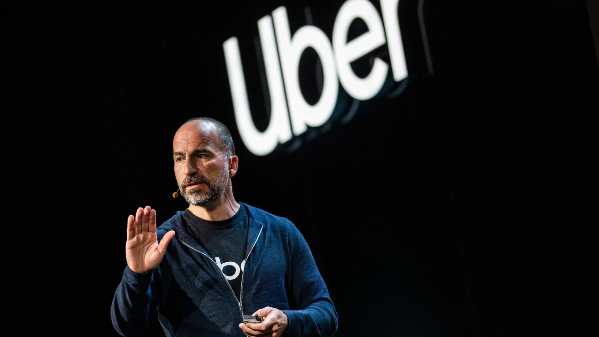Uber per tagliare i costi, considerare le assunzioni come un "privilegio": email del CEO
