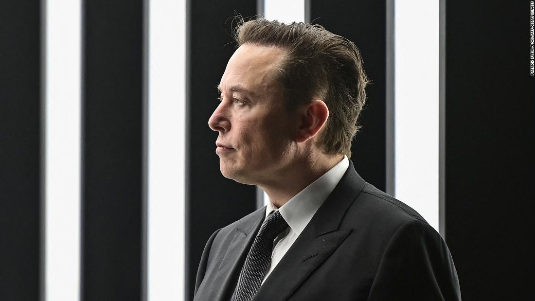 Elon Musk dice ai dipendenti Tesla: torna in ufficio, altrimenti