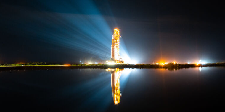 La NASA effettua il conto alla rovescia entro 29 secondi dal lancio del grande razzo SLS