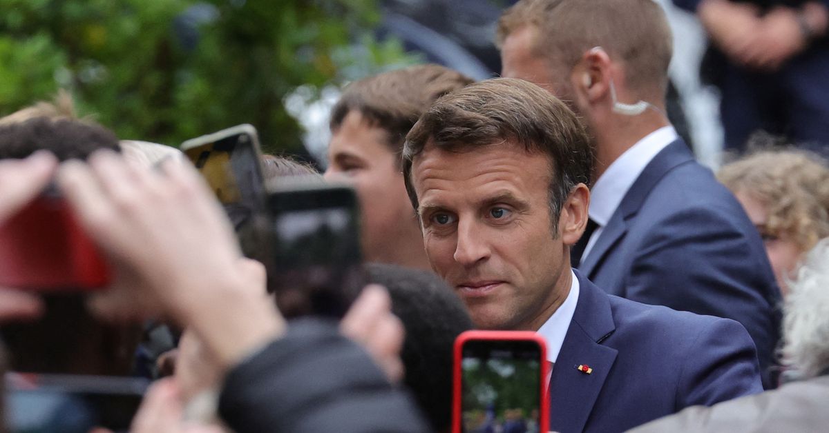 Francia a rischio stallo dopo che Macron ha consegnato il parlamento sospeso