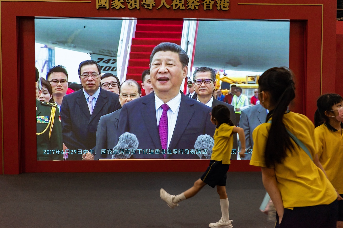 Il cinese Xi Jinping visita Hong Kong per celebrare l’anniversario del passaggio di consegne