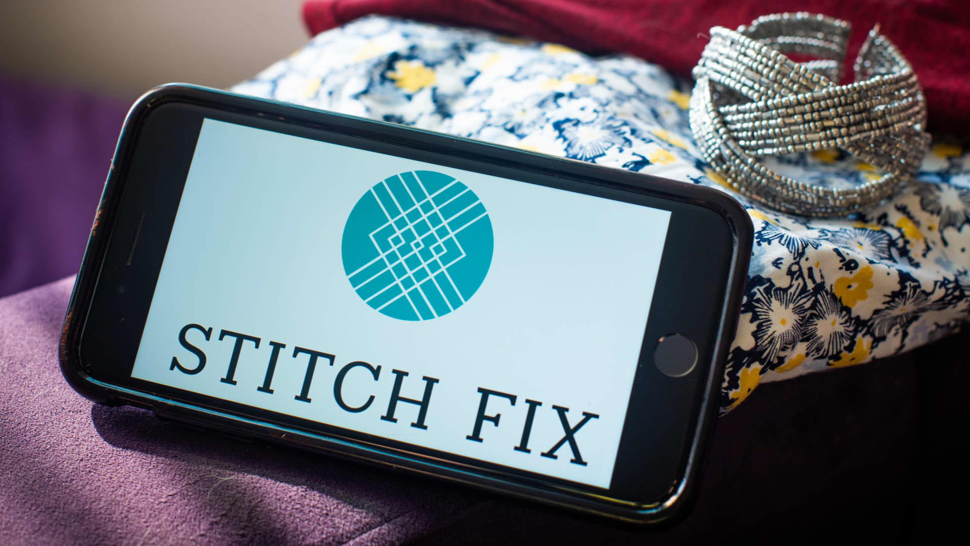 Le azioni di Stitch Fix affondano quando la società licenzia il 15% delle sue posizioni salariali