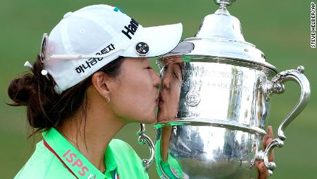 Minji Lee ha accettato la Harton S Cup.  Semple dopo aver vinto l'ultimo round del campionato di golf femminile degli US Open.