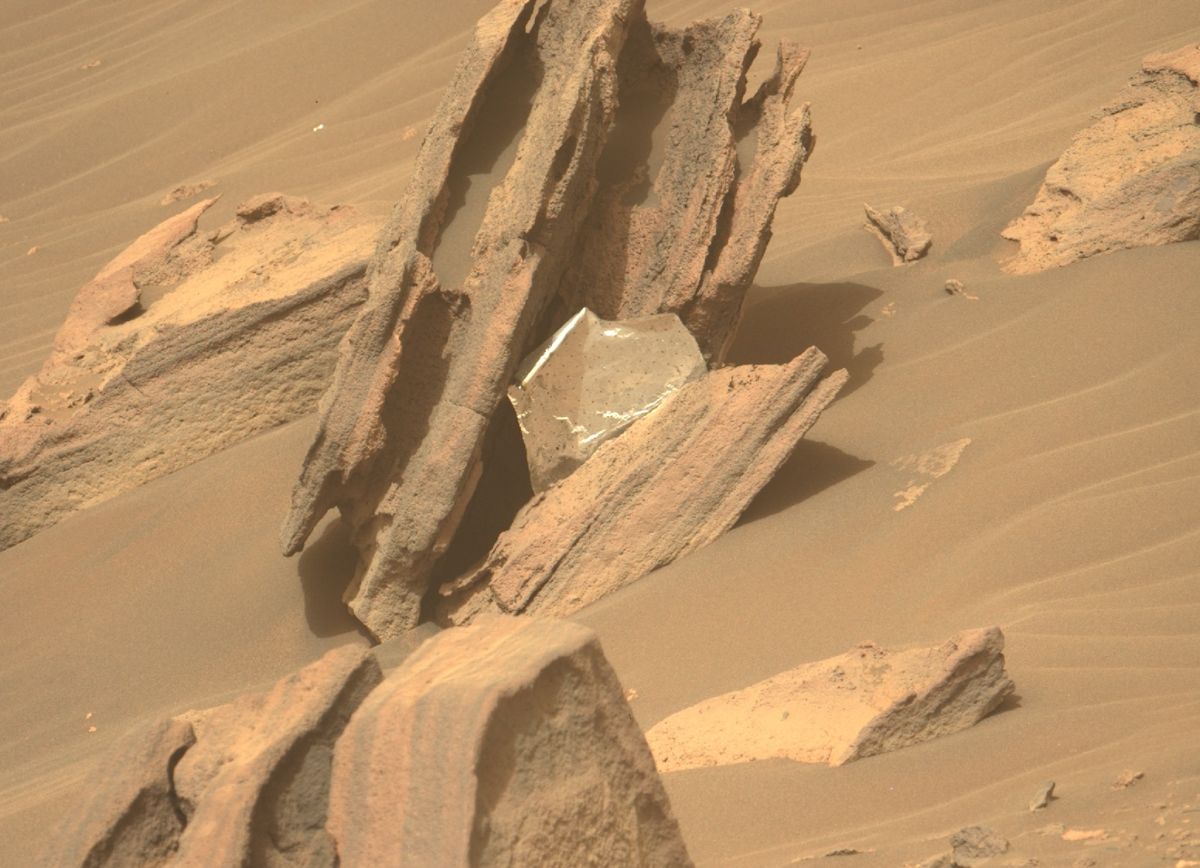 Perseverare su Marte vede un pezzo del suo carrello di atterraggio