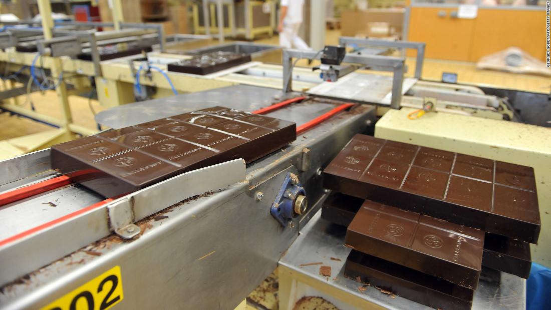 Salmonella: Barry Callebaut, la più grande fabbrica di cioccolato del mondo, chiude a causa di un'epidemia