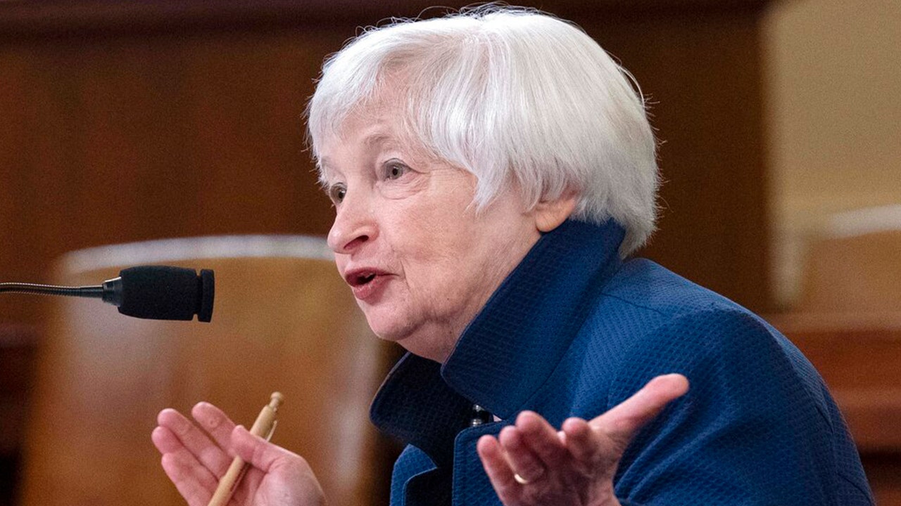 Yellen prevede che le politiche anti-inflazione della Fed avranno "successo", dopo averle erroneamente definite "temporanee"