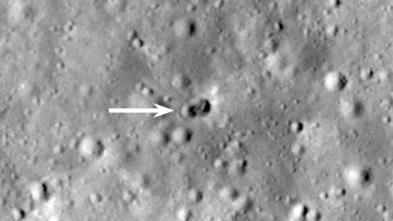 Un razzo si schianta misteriosamente sulla superficie della luna.  Il mondo dell'intelligence militare non ha idea di chi l'abbia inviato