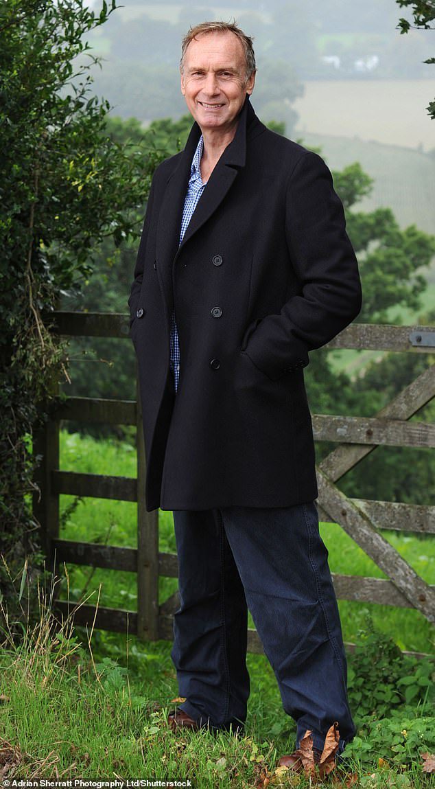 Evans è stato fotografato nella sua casa di Totnes, nel Devon, nel settembre 2010