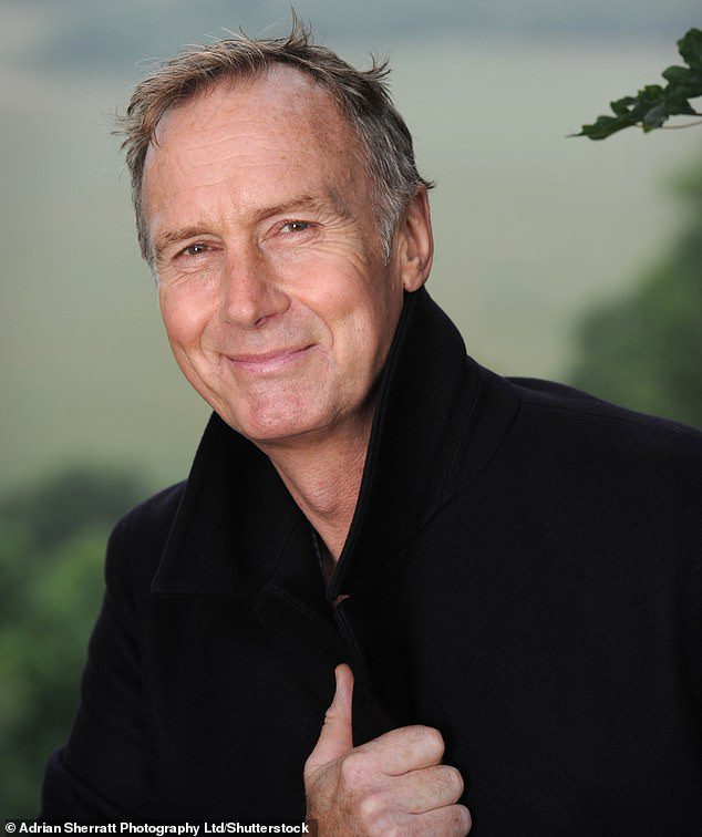 Evans è stato fotografato nella sua casa vicino a Totnes, nel Devon, nel 2010. Il famoso autore è morto martedì dopo un infarto
