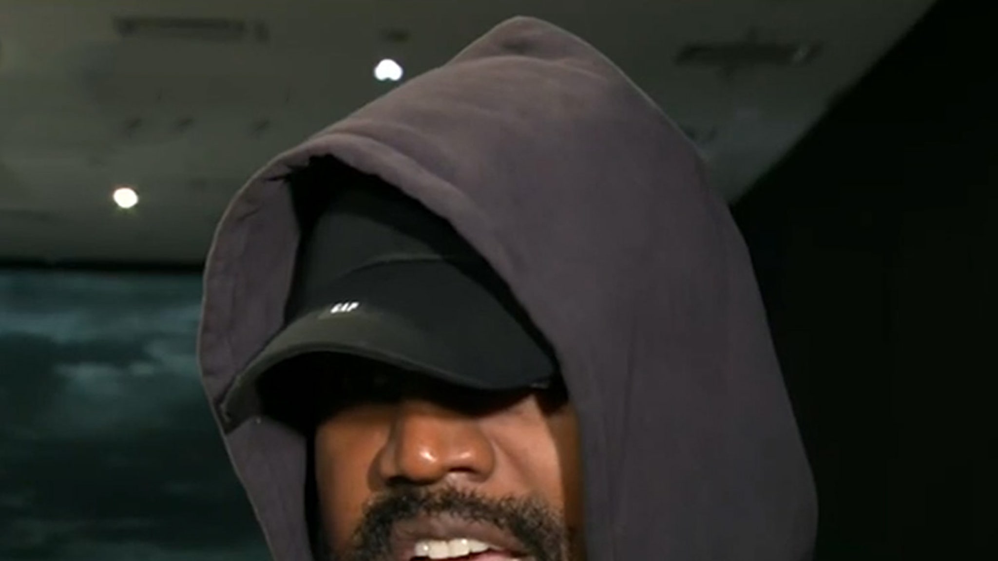 Kanye West difende lo spettacolo "Trash Bag" di Yeezy Gap e fa esplodere i media
