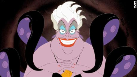 Pat Carroll ha doppiato il personaggio Ursula, la strega del mare in Disney "  La Sirenetta "  (1989).