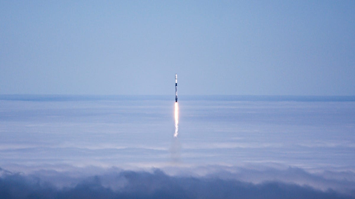 Guarda dal vivo mentre SpaceX tenta il suo primo lancio dal vivo sulla Luna