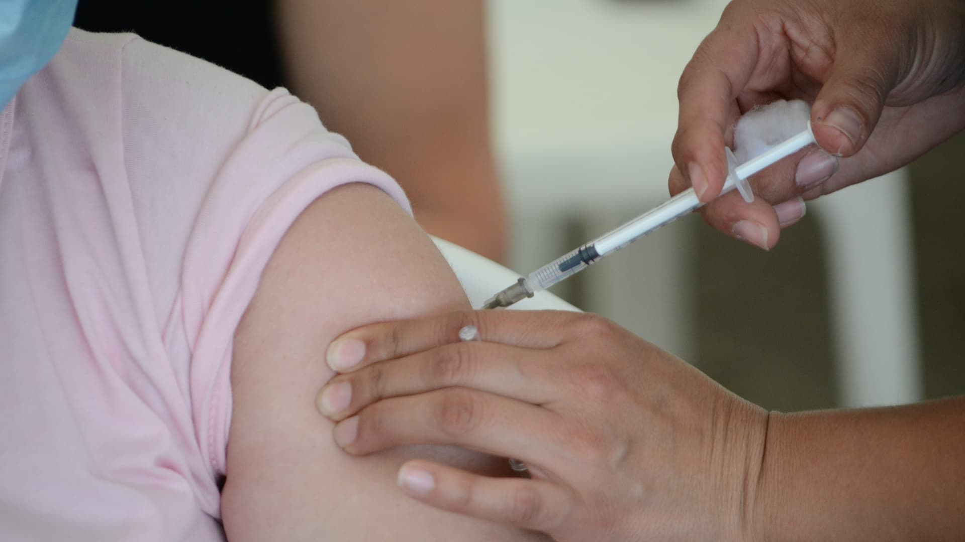Il Regno Unito diventa il primo Paese ad approvare il doppio vaccino Covid-19 di Moderna