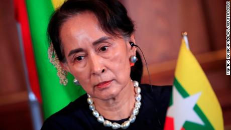 L'ex leader del Myanmar Aung San Suu Kyi è stata condannata ad altri 6 anni di carcere