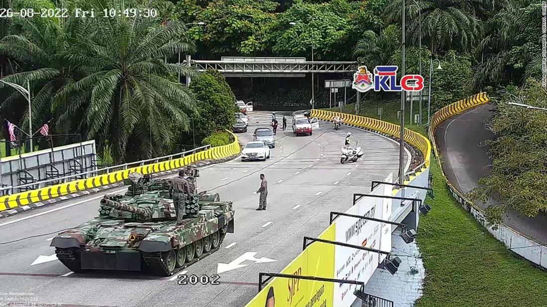 L'esercito malese si scusa per il crollo di carri armati e veicoli corazzati a Kuala Lumpur