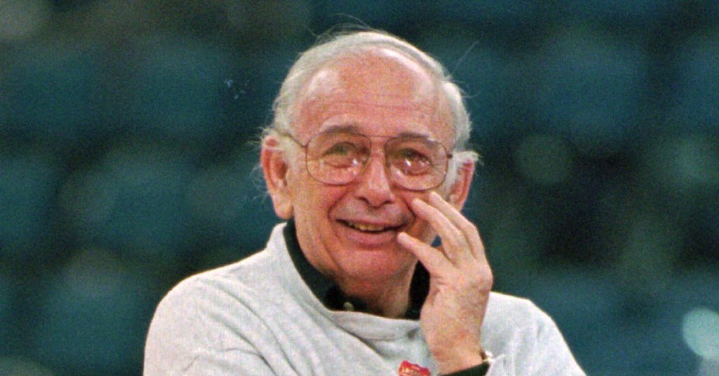 Pete Carell, allenatore di basket di Princeton, muore a 92 anni