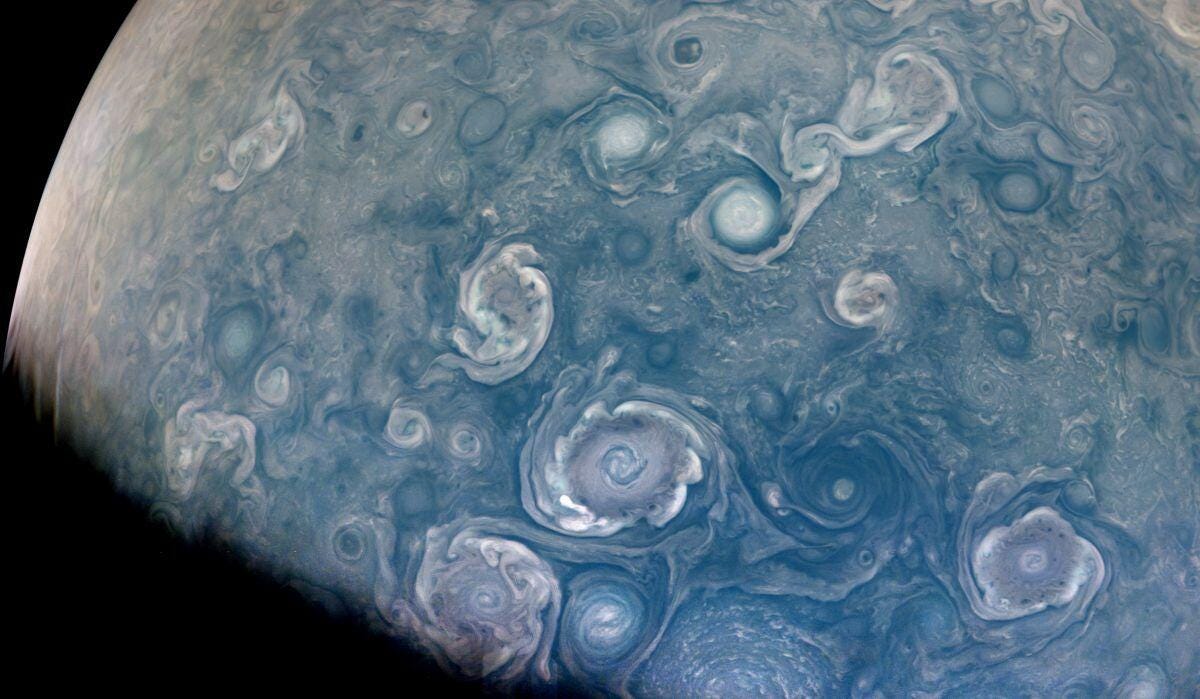 Immagine della NASA di vortici simili a vortici che rappresentano tempeste giganti su Giove.