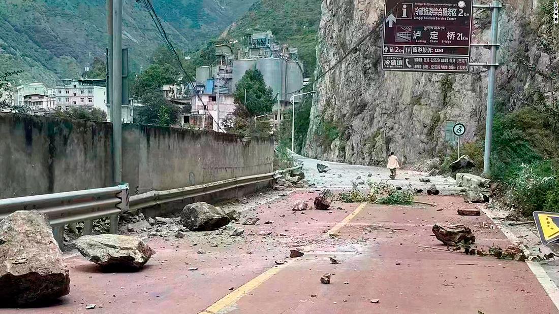 Terremoto in Cina: sale a 65 il bilancio delle vittime nella provincia di Sichuan con scosse di assestamento