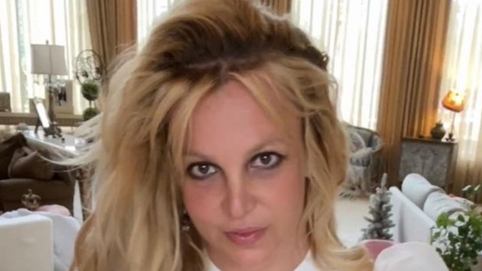 Britney Spears dice che probabilmente non si esibirà di nuovo e va avanti con papà
