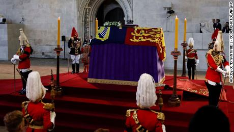 Il funerale dei Queen si conclude con due minuti di silenzio a livello nazionale