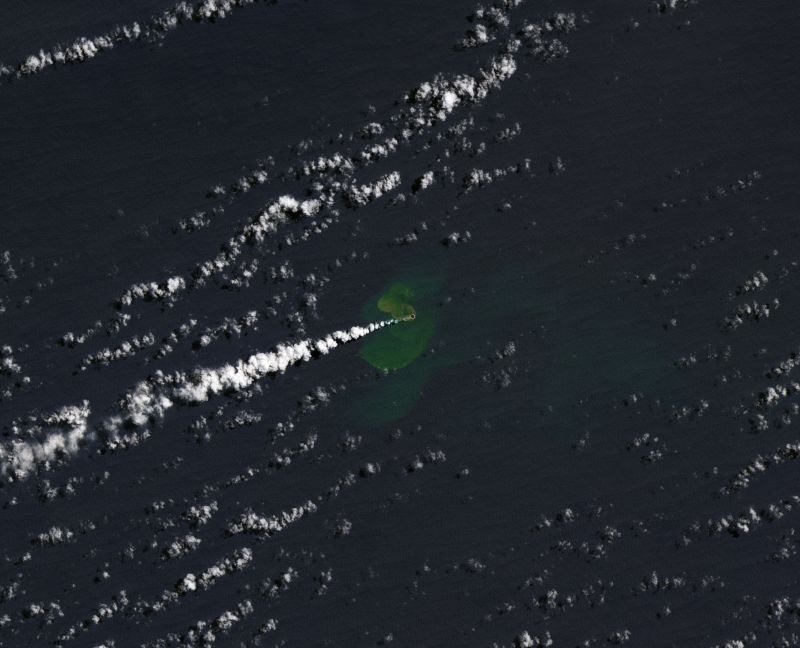 Baby Island appare nell'Oceano Pacifico dopo l'eruzione di un vulcano sottomarino