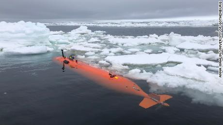 Rán, un veicolo sottomarino autonomo Kongsberg HUGIN, vicino al ghiacciaio Thwaites dopo una missione di 20 ore per mappare il fondale marino. 