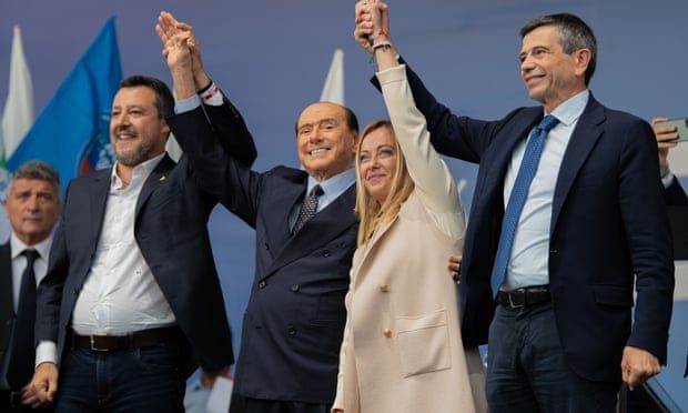 Matteo Salvini, Silvio Berlusconi, Georgia Meloni e Maurizio Lopi partecipano a un incontro politico organizzato dalla coalizione politica di destra il 22 settembre a Roma.