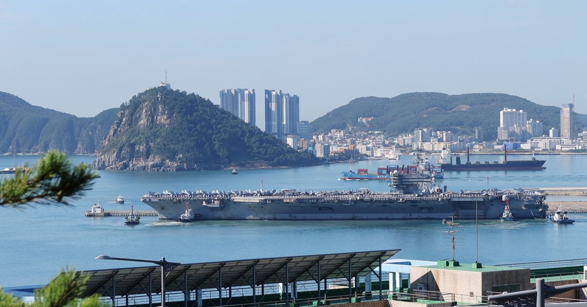 La portaerei statunitense arriva in Corea del Sud come avvertimento alla Corea del Nord