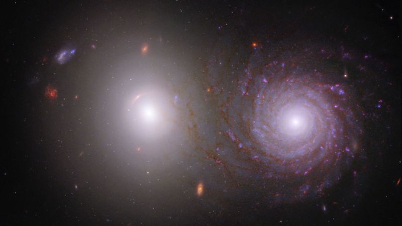 Una coppia di galassie brilla in una nuova immagine di Webb, i telescopi Hubble