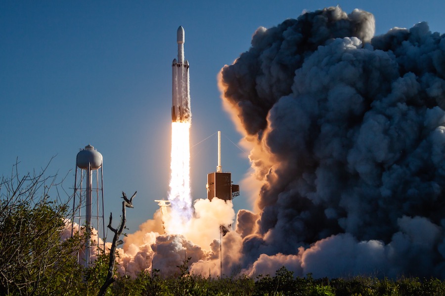 Dopo un'attesa di tre anni, il Falcon Heavy di SpaceX potrebbe essere lanciato di nuovo alla fine di questo mese - Spaceflight Now