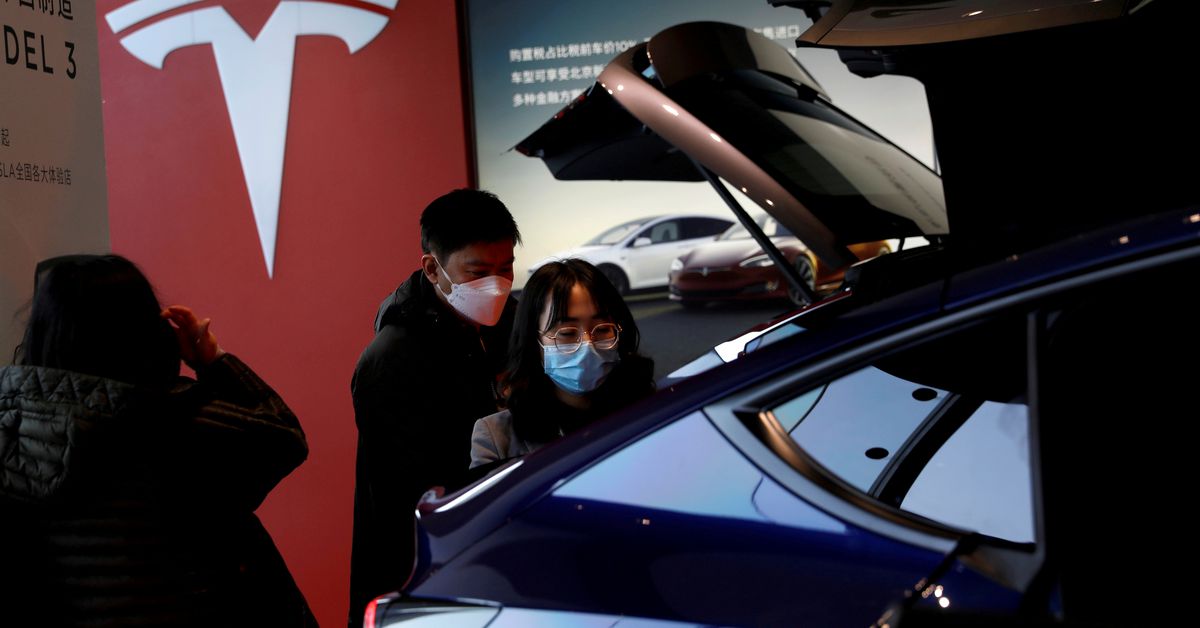 Tesla taglia i prezzi in Cina fino al 9% mentre gli analisti avvertono della "guerra dei prezzi"