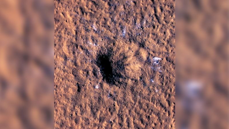 Una roccia spaziale che si è schiantata su Marte ha rivelato una sorpresa