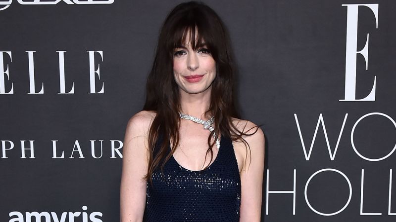Anne Hathaway riflette sull'"odio" che ha subito dopo aver vinto un Oscar