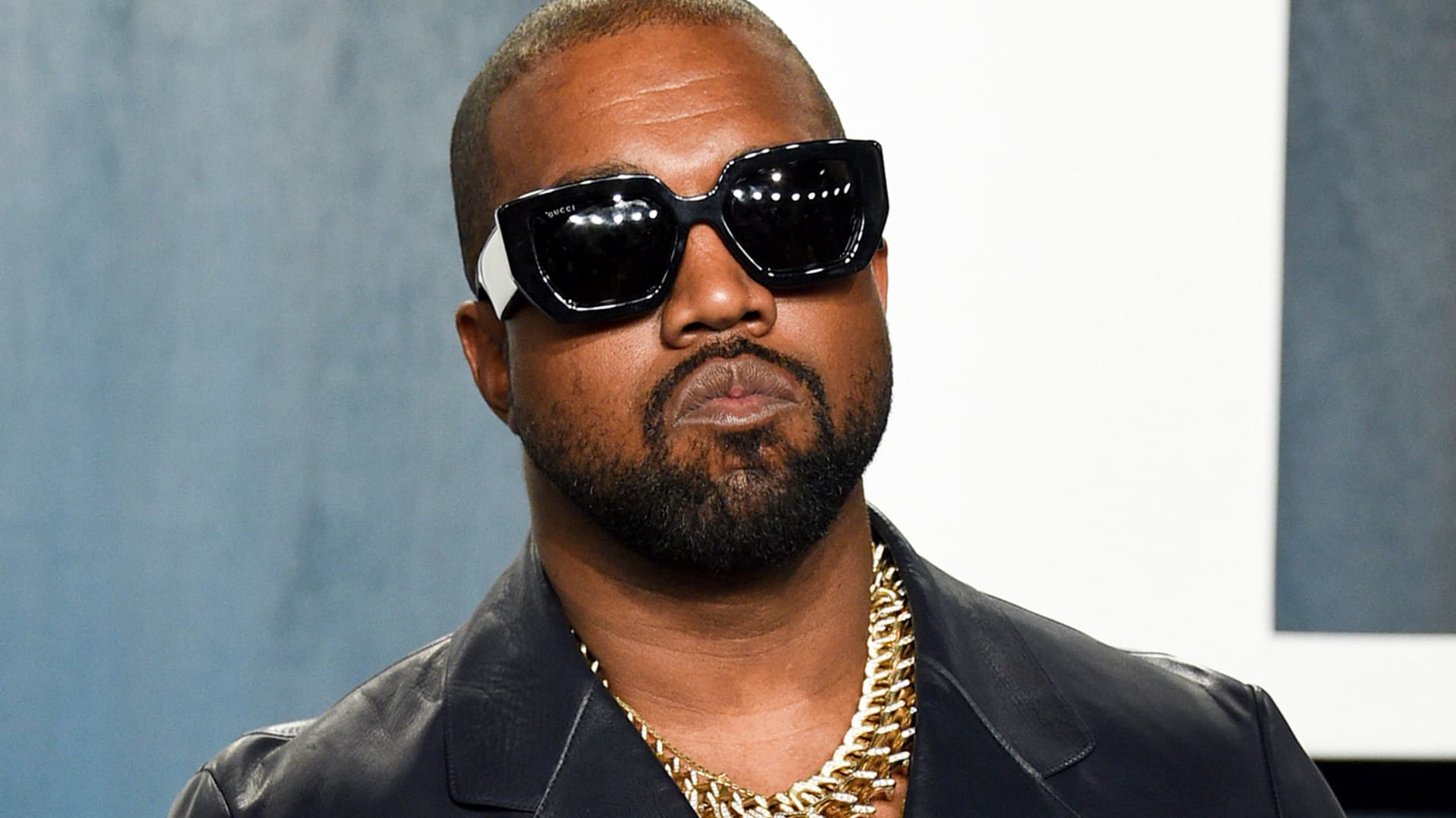 Kanye West accetta di acquistare Parler, afferma la società